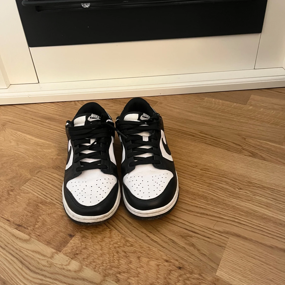 Nike Dunk Low svart/vit sneakers - 1