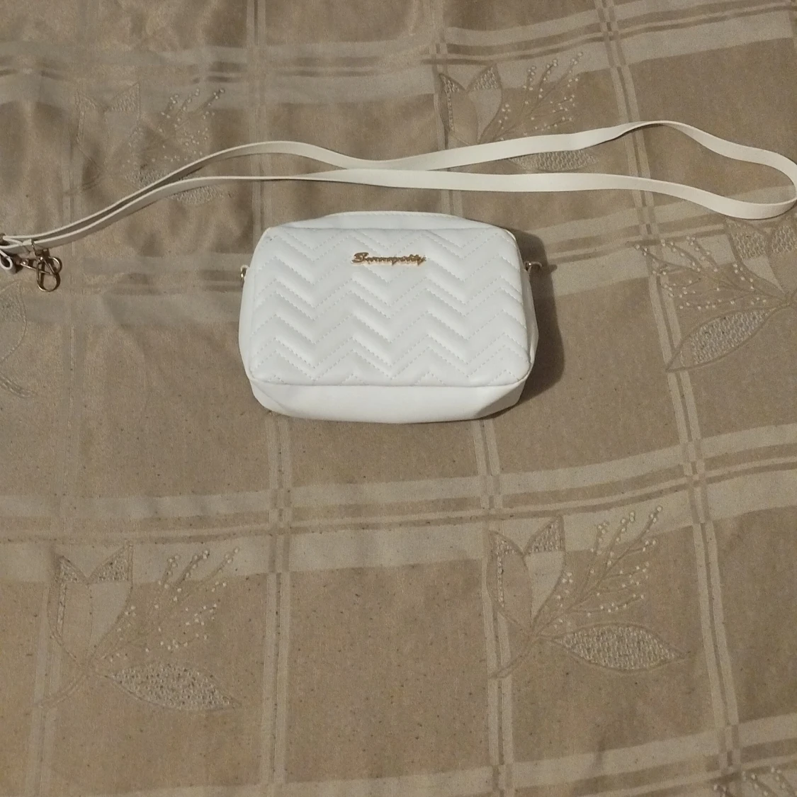 Vit quiltad axelväska Superpretty