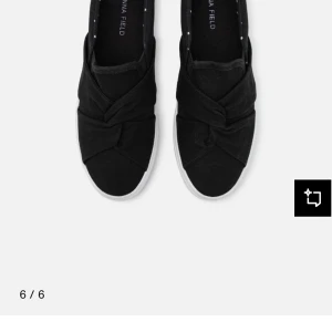 Svarta slip-on sneakers med knut - Aldrig använda 