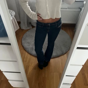 Diesel jeans lågmidjade - Säljer dessa äkta jeans från Diesel i storlek W27. De är i ett väldigt fint skick.  