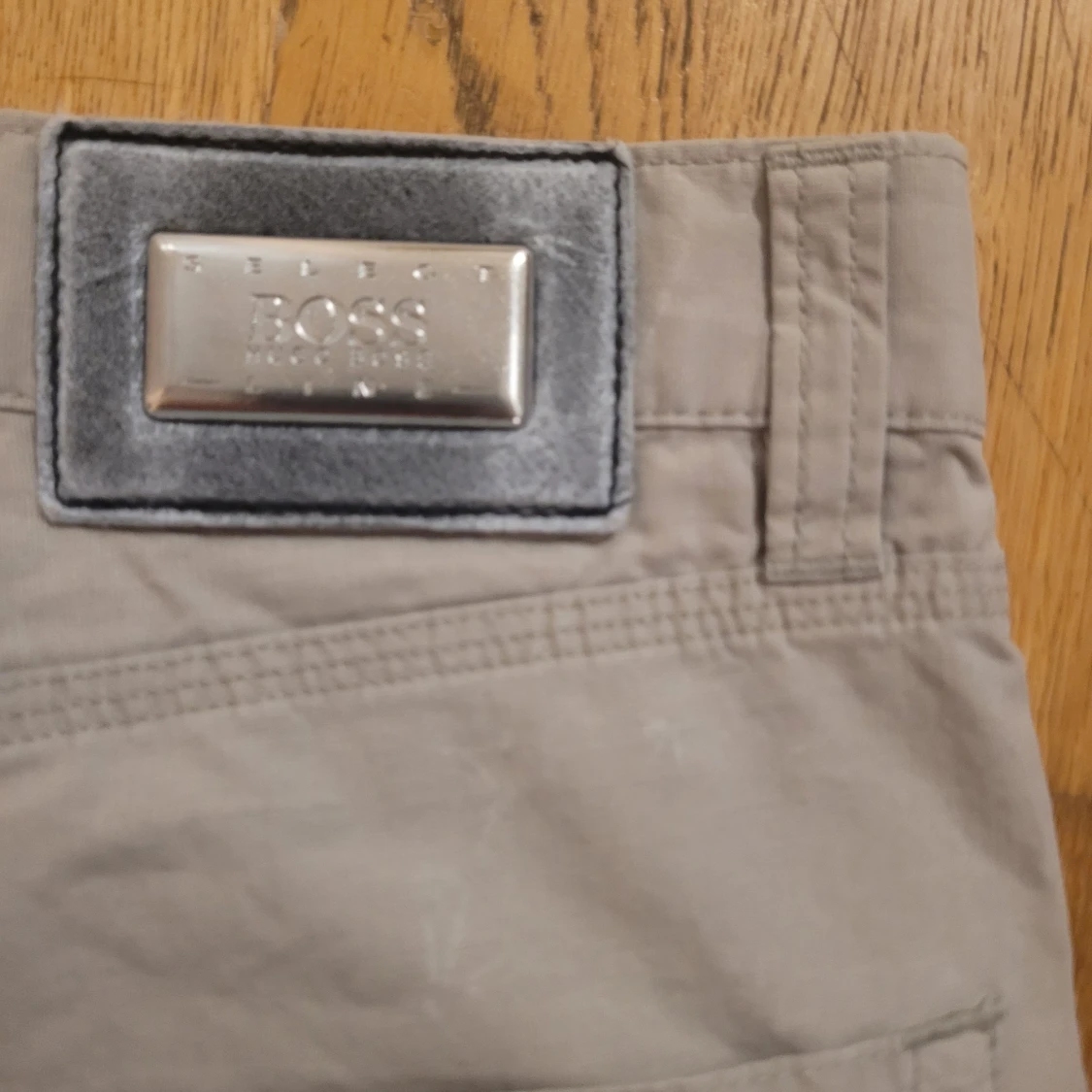 Beige chinos från Hugo Boss - 3
