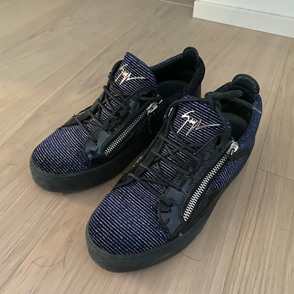 Blåa sneakers från Giuseppe Zanotti