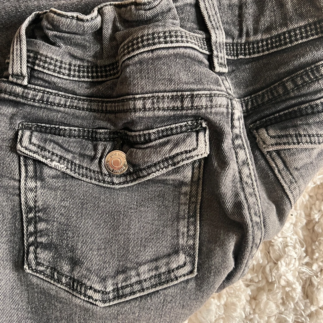 Svarta Gina jeans  - 2