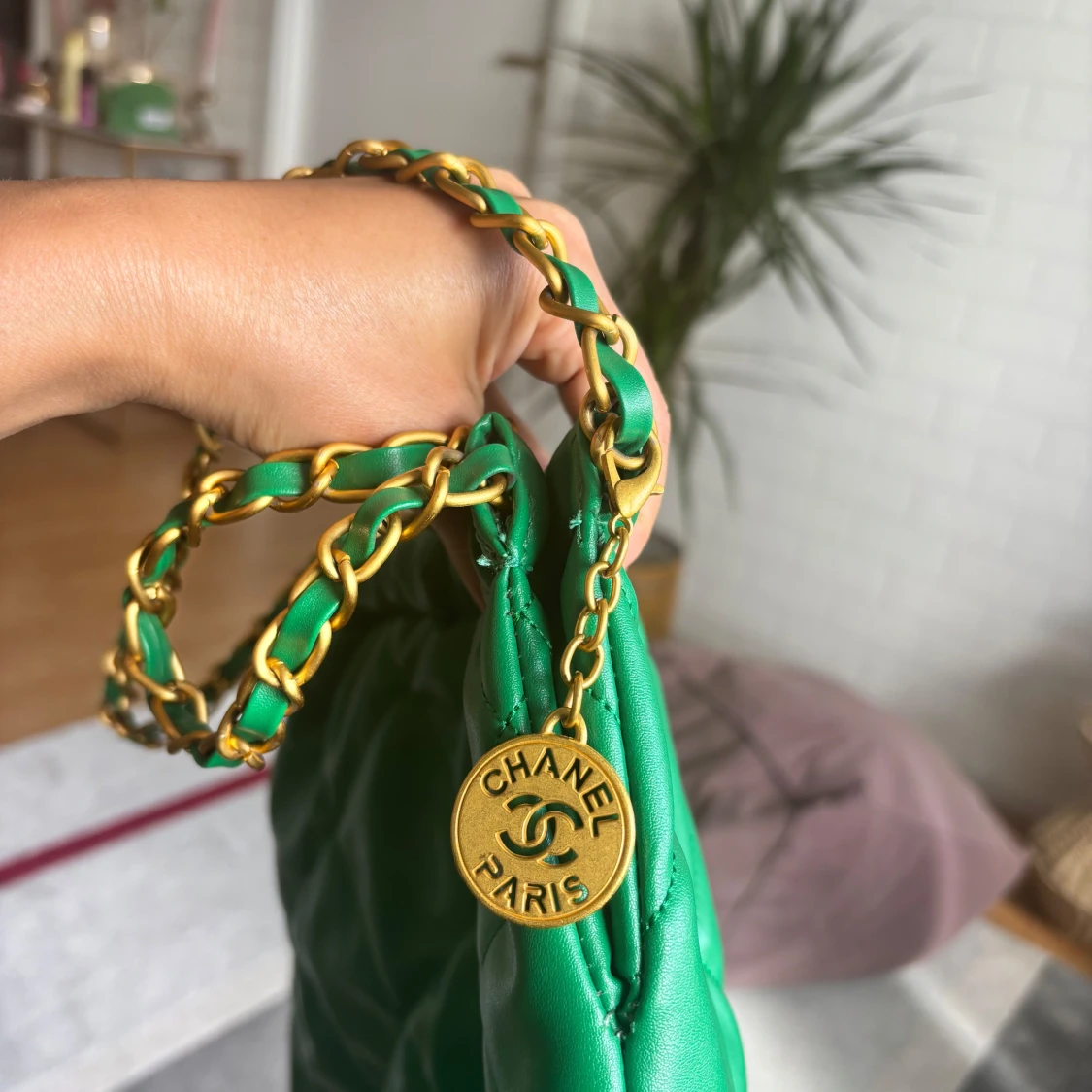 Grön quiltad axelväska  - 1