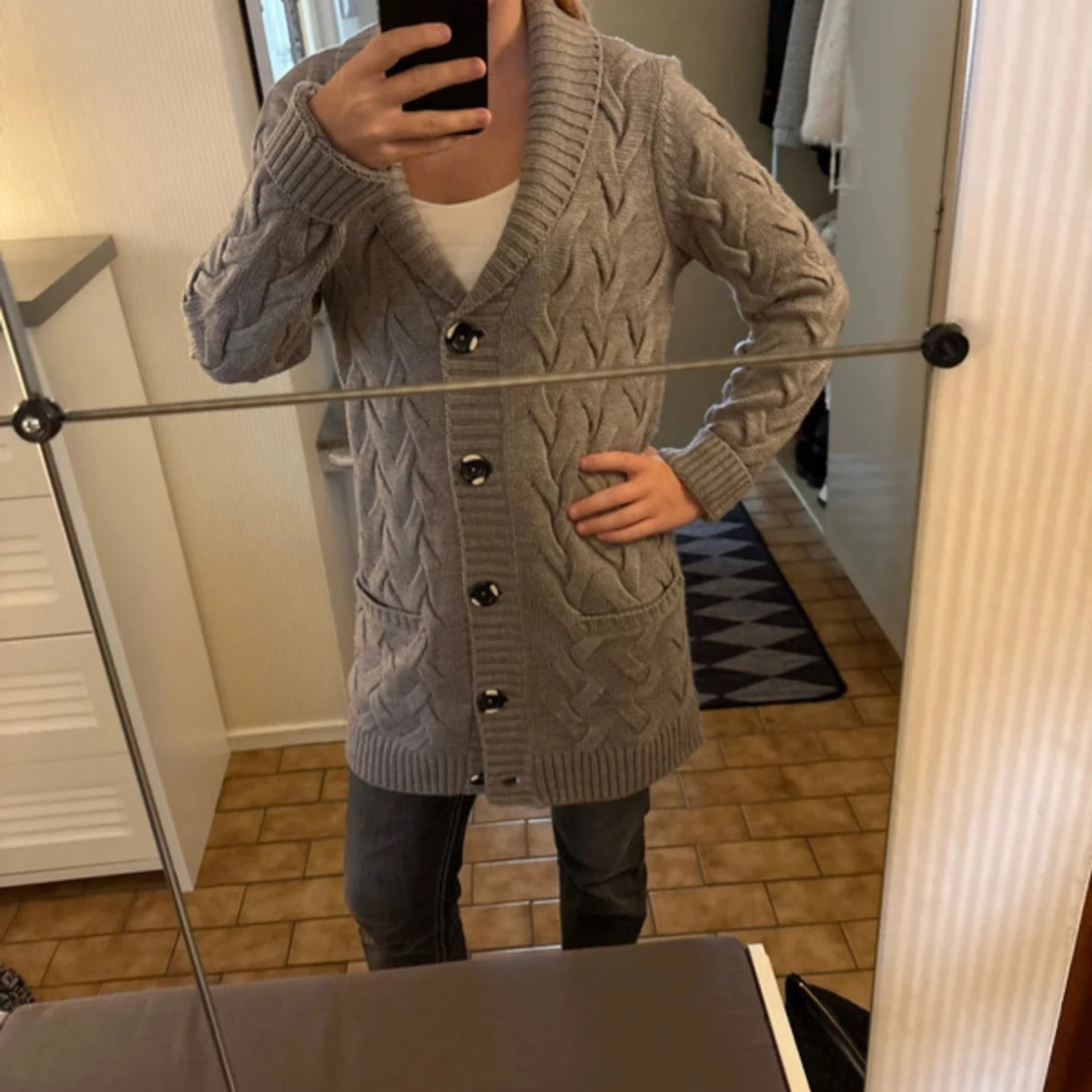 Grå lång kofta med knappar - 2