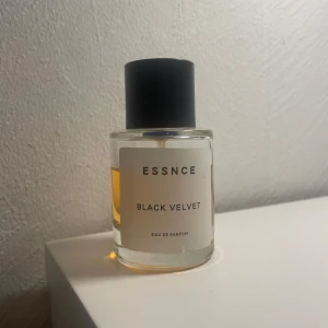 ESSNCE Black Velvet - ESSNCE Black Velvet