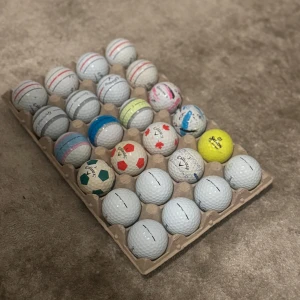  golfbollar -  Säljer feta bollar 18 st puttollar bollar och sex stycken Pro V1.     19 KR för Pro V1   19 KR för Tripple track    23 KR för tour response    25kr för Callaway fotbollar  20 kr för ink    23 kr för gånger för srixon halv tre gul halv grå  Har även srixon Halv blå Halv gu.  priset är inte heller hugget i sten 🪨  så Kom med förslag så kan vi nog lösa något !!