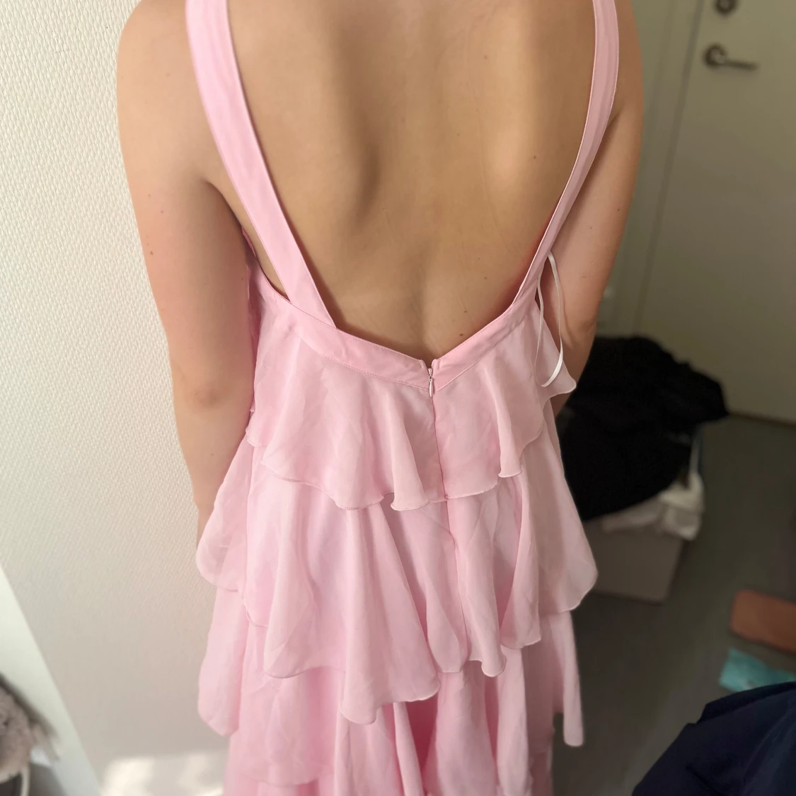 Ljusrosa långklänning med volanger - 2