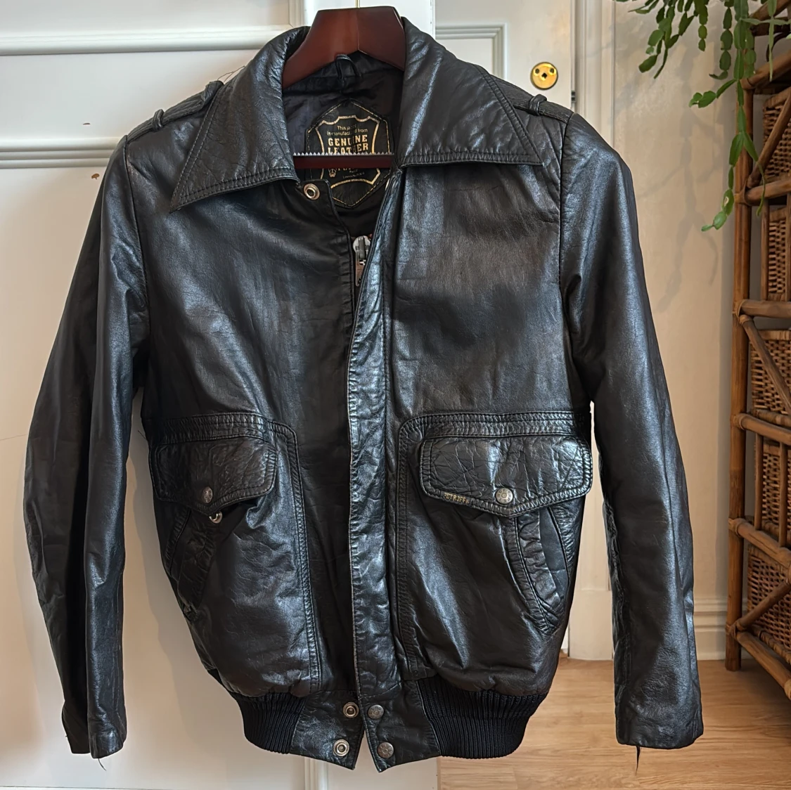 Svart läderjacka från Petroff