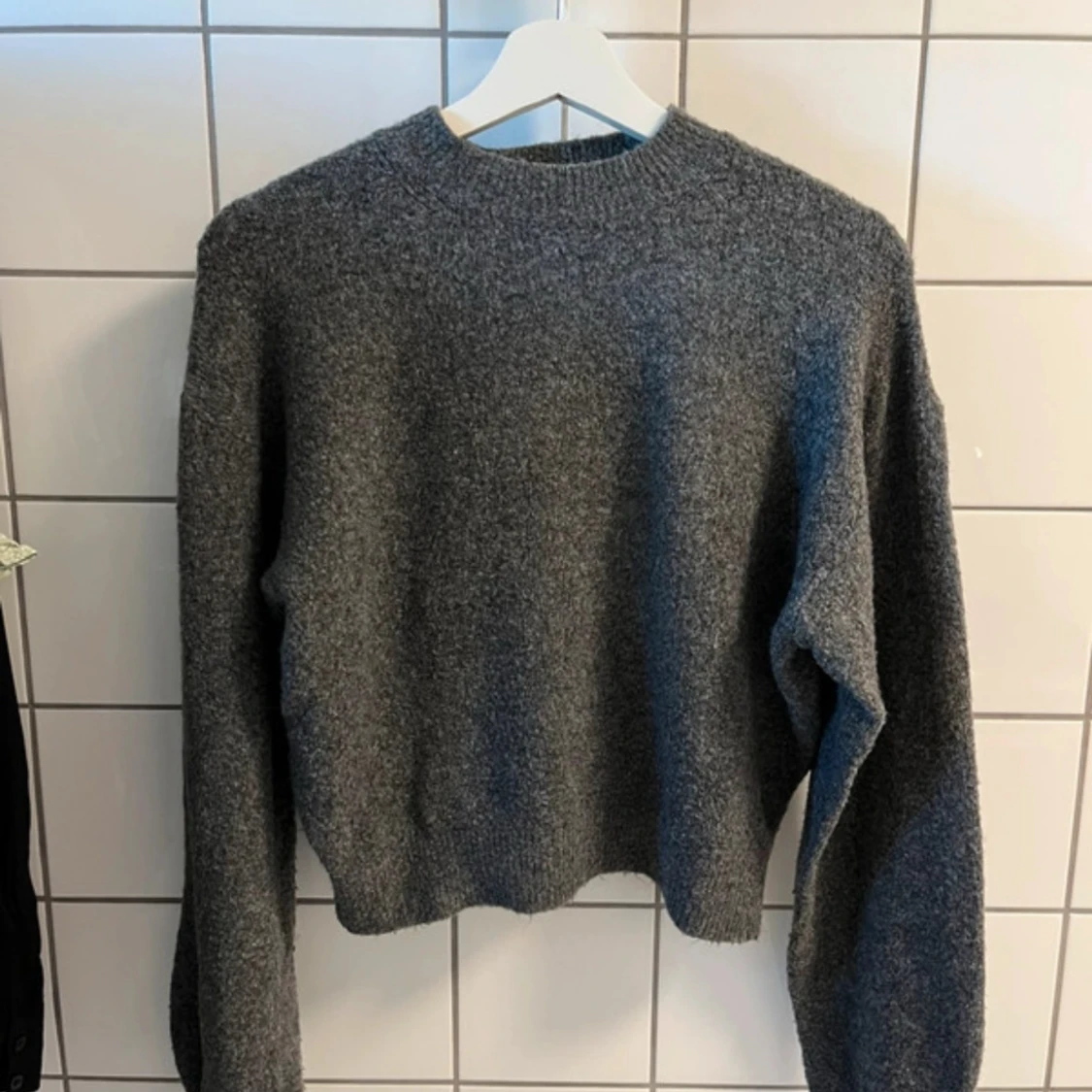 Grå stickad tröja från Weekday - 1