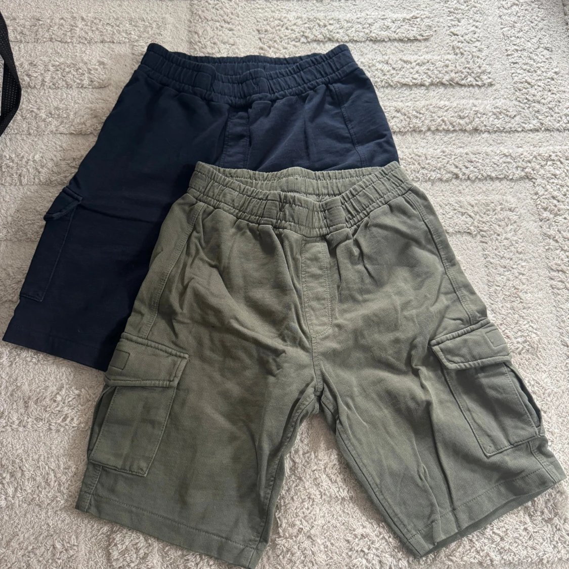 2-pack cargo shorts från Lindex, 122/128