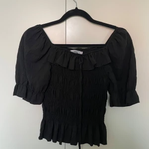 Svart topp - Svart topp från Jolio&Co, köpt på Missay tror jag. Strl S/M och använd fåtalet gånger