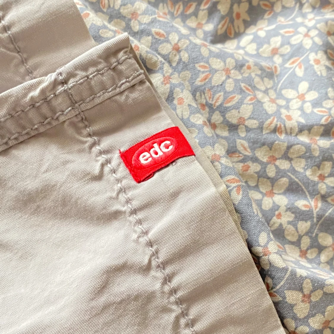 Beiga lågmidjade cargopants från edc - 4