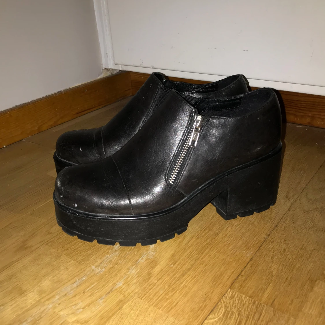 Svarta boots med dragkedja