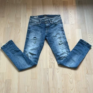 Jack & jones jeans - Sjukt feta jack & jones jeans! | Storlek: 29/32 | Modell: Slim Glenn | Skick: 9/10 | Tveka inte att höra av er vid minsta lilla intresse eller fråga! 🙌🙌