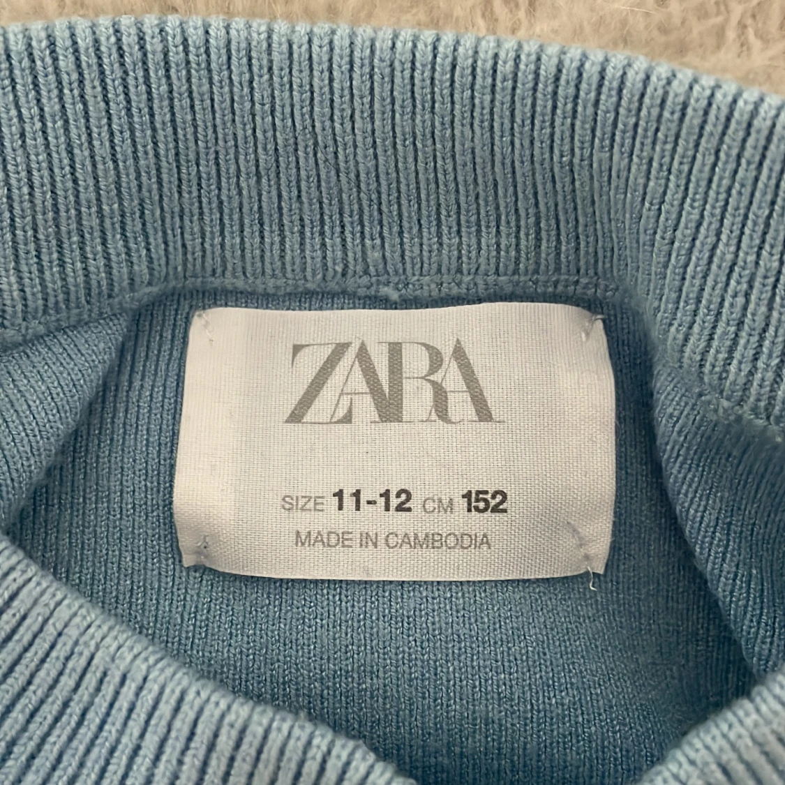 Ljusblå croppad tröja från zara - 4