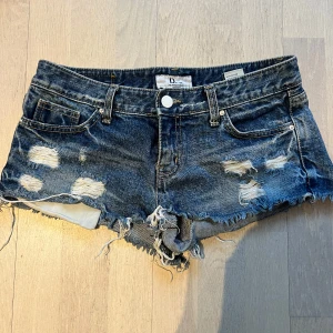 Blå jeansshorts  -  blå jeansshorts, midja:39 Inga bilder på 