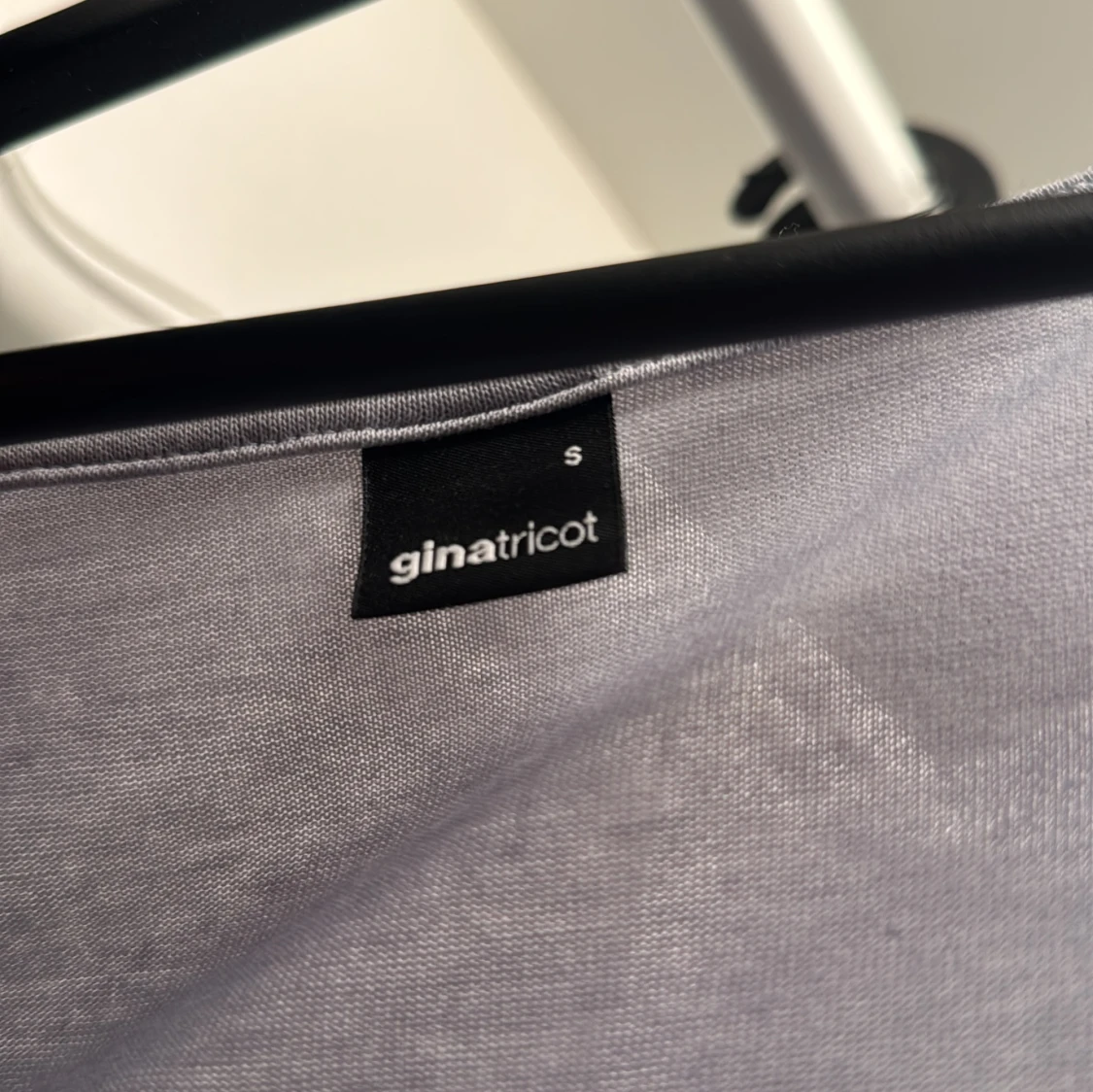 Ljusblå tröja med knut från Gina Tricot - 2