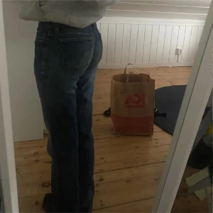 levis jeans  - öågmidjade jeans från levis. gott skick!