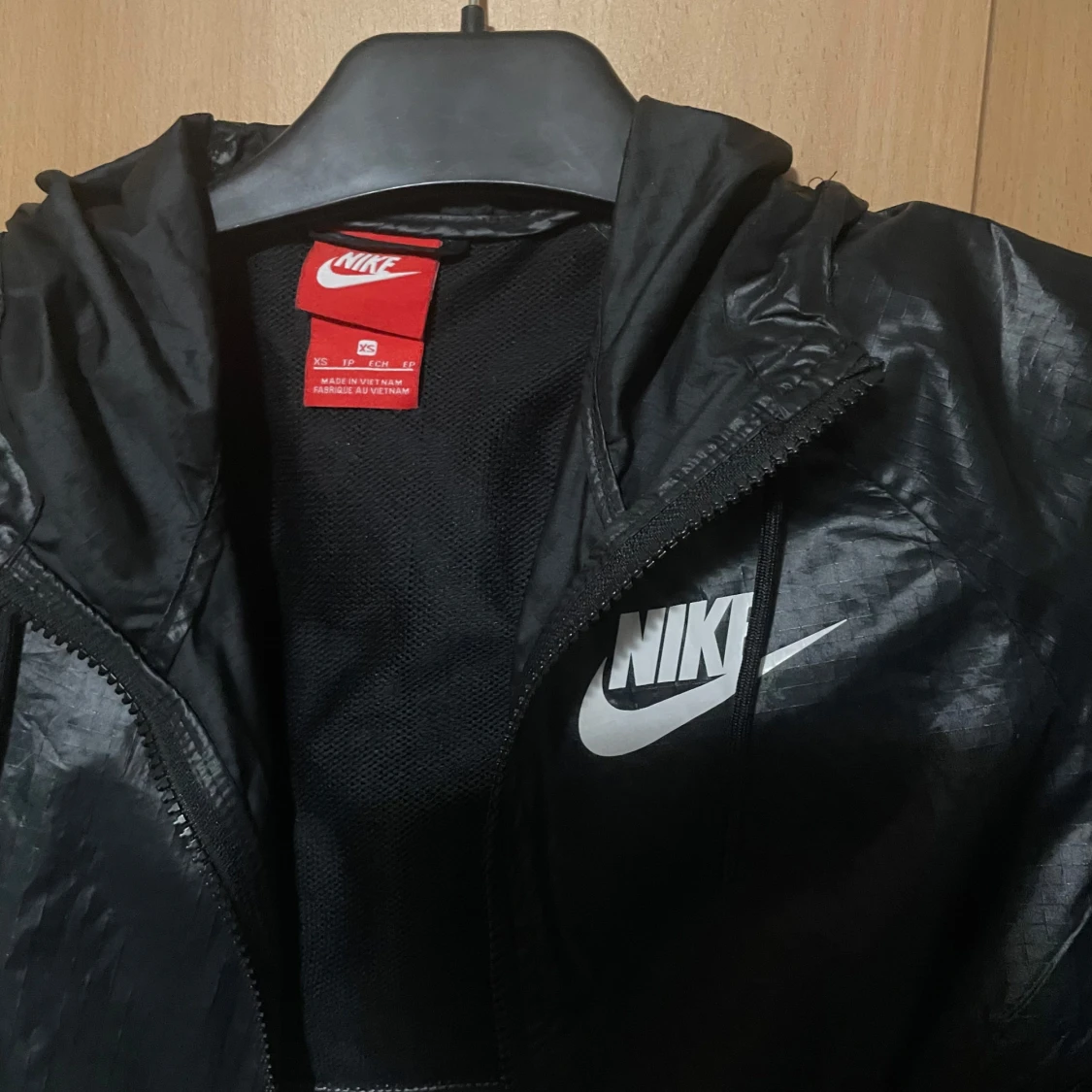 Svart och vit vindjacka från Nike - 1