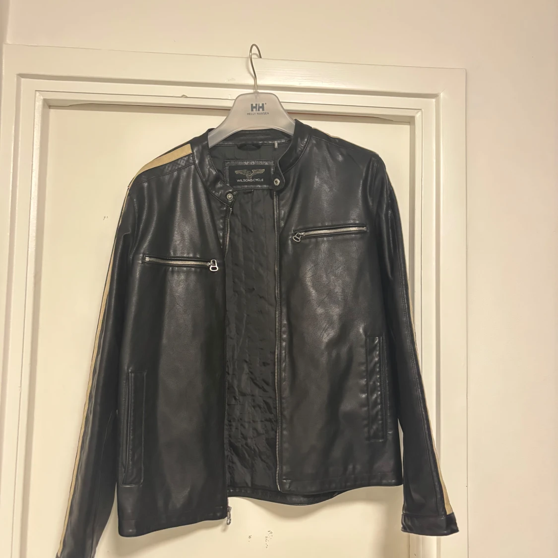 Svart skinnjacka från Wilsons Cycle