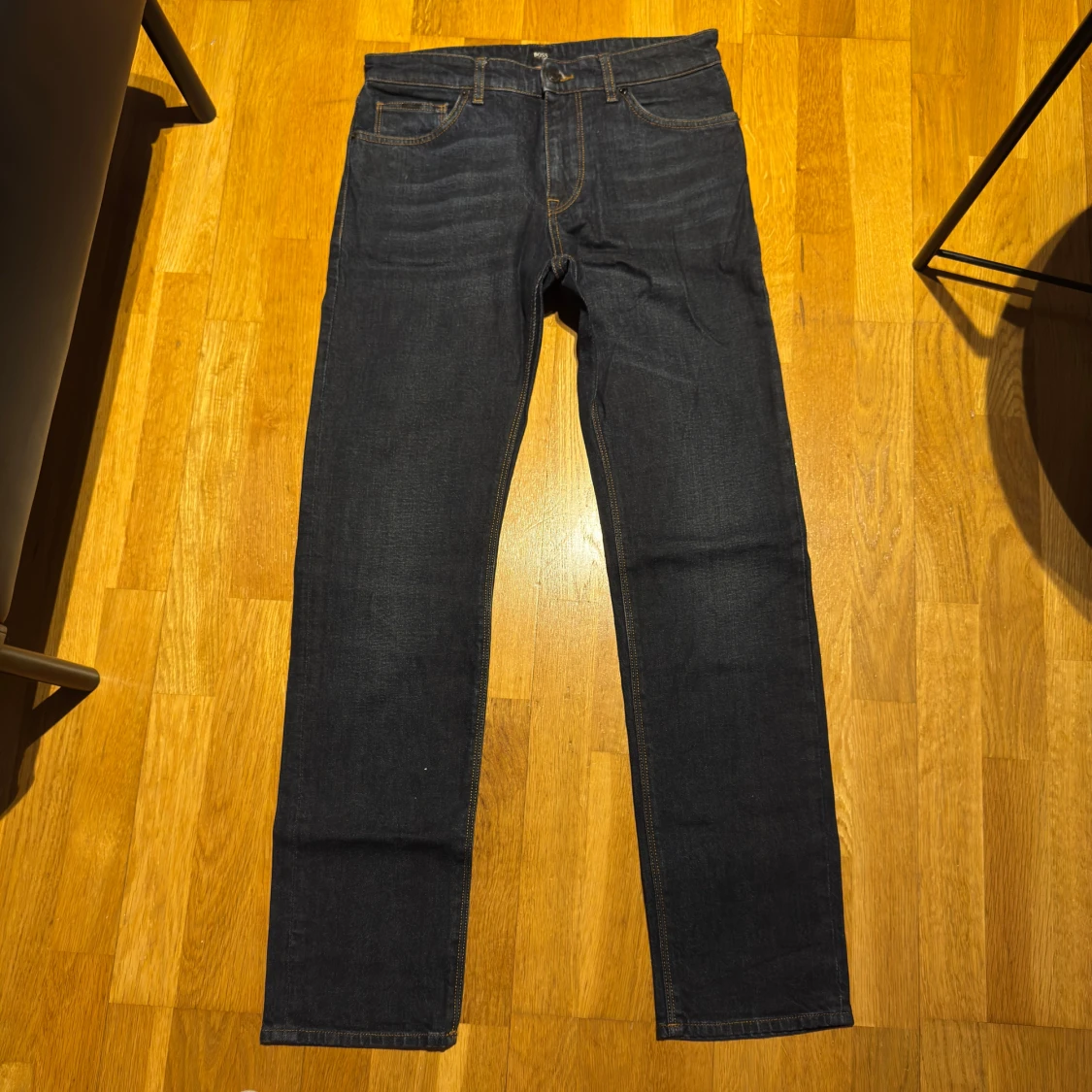 Mörkblå jeans från Hugo Boss