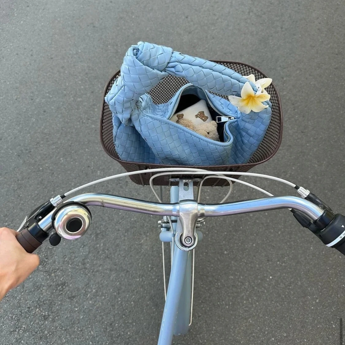 Blå flätad axelväska - 2