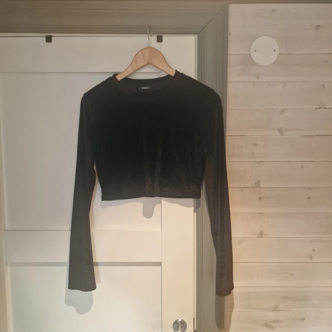 Svart croppad topp från Shein