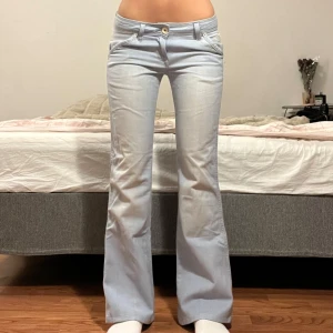 Wrangler Jeans  - Midjemått: 37cm, innerbenslängd: 79cm 💖