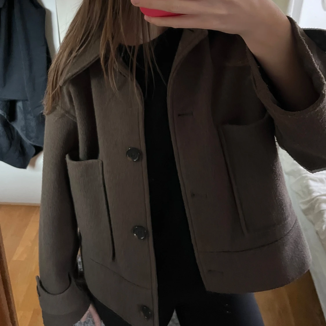 Brun kappa med knappar - 2