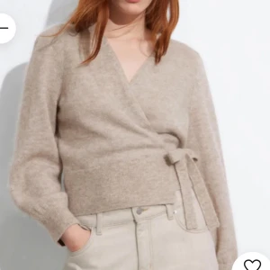 Mörkblå kofta - Säljer denna kofta fast i mörkblå💕den är från other stories. Skriv gärna vid frågor