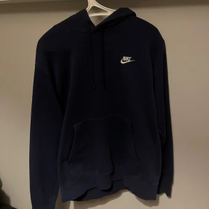 Nike tjock tröja  - Storlek m