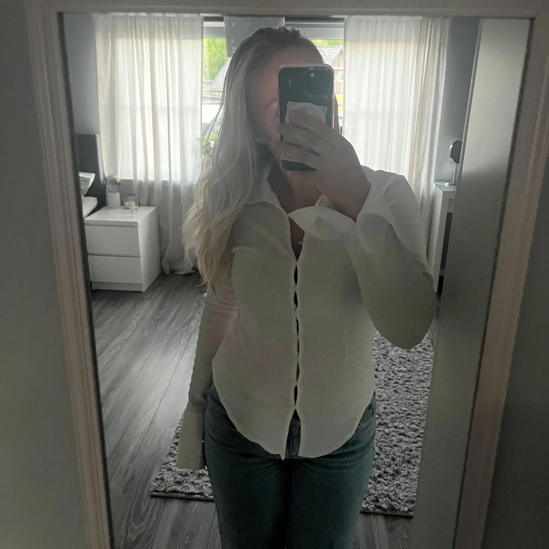 Vit skjorta med knappar - 1