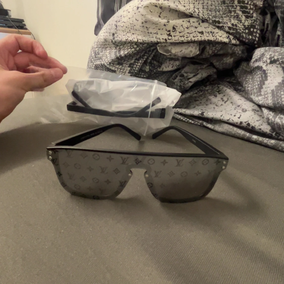 LUIS VUITTON GLASÖGON LV