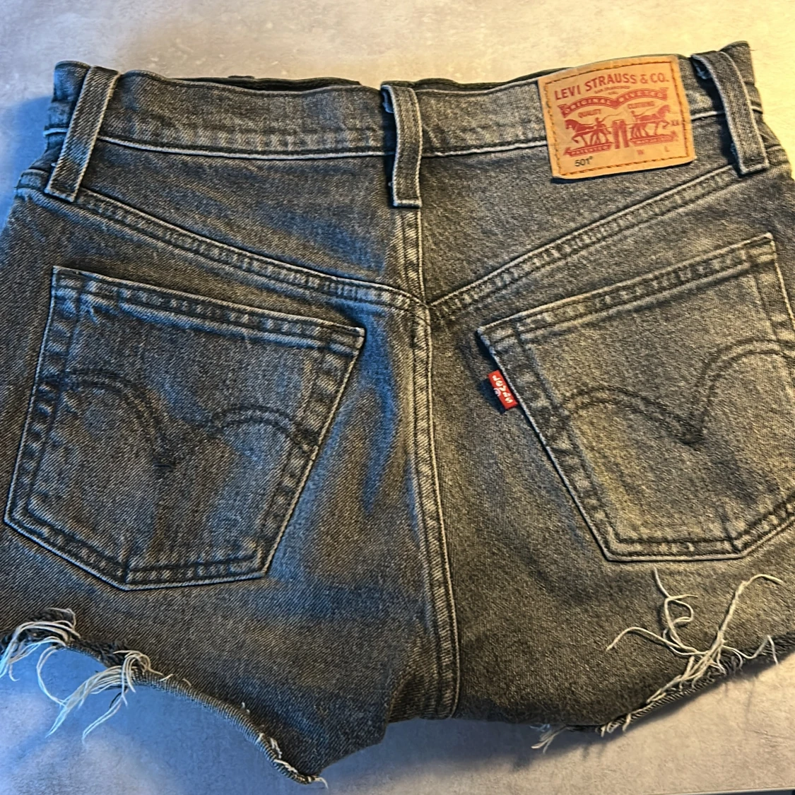 Grå jeansshorts från Levi's - 1
