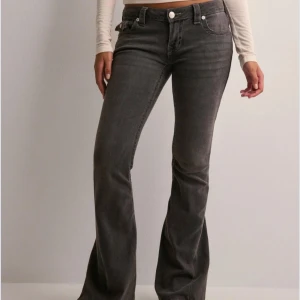 Byta true religion  - Vill byta mina true religion jeans till en mindre storlek. Dessa är i Stl w27 och vill byta till w26. De har inga defekter och i väldigt bra skick