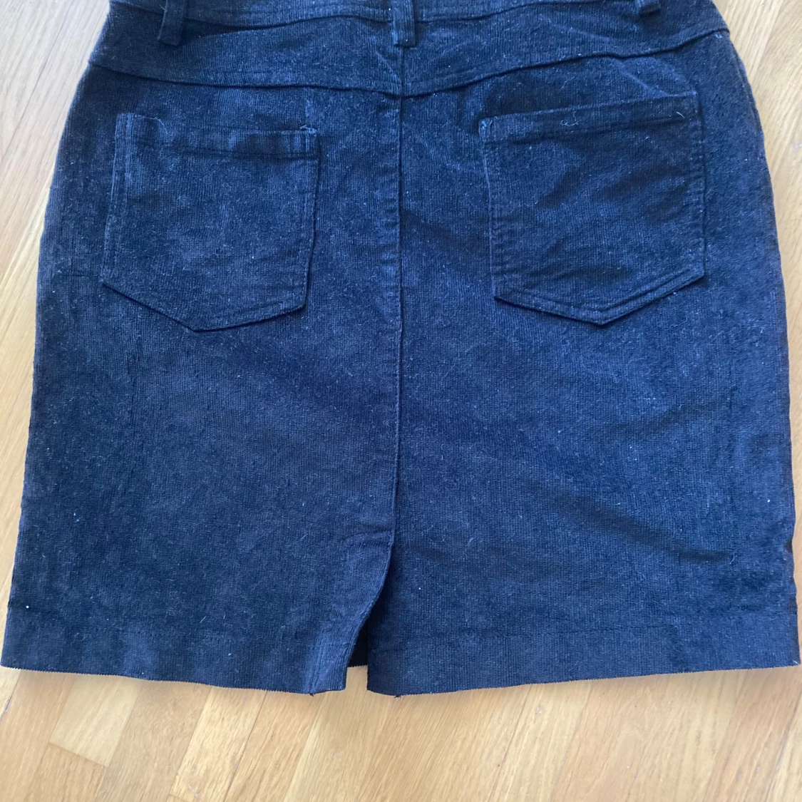 Svart manchesterkjol från bpc - 1