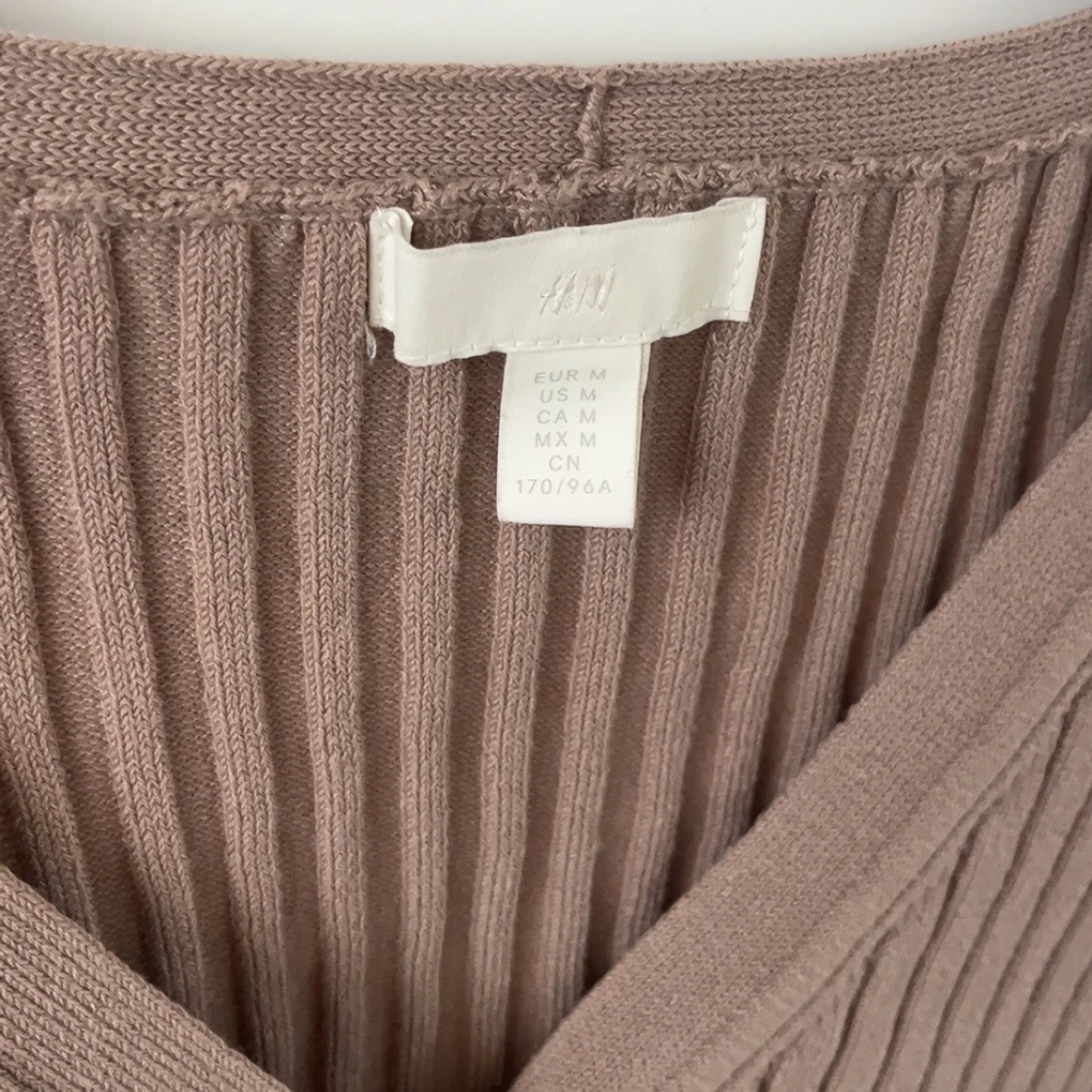 Beige ribbad croppad kofta från H&M - 1