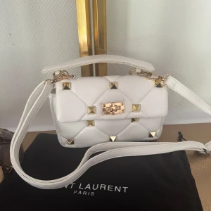 Valentino liknande väska  - Jättefin, använd en gång! 