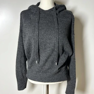 Stickad hoodie H&M - Fint skick, storlek s. Köp sker via köp nu, jag postar inom 24h. Kvar tills markerad såld 