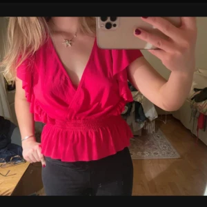 Volang topp zara - Superfin oanvänd rosa volnagtopo från zara!!