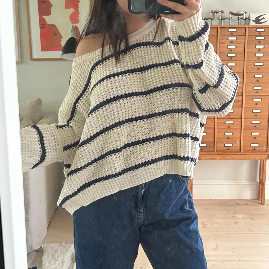 Randig stickad tröja i offwhite och marinblå - 1