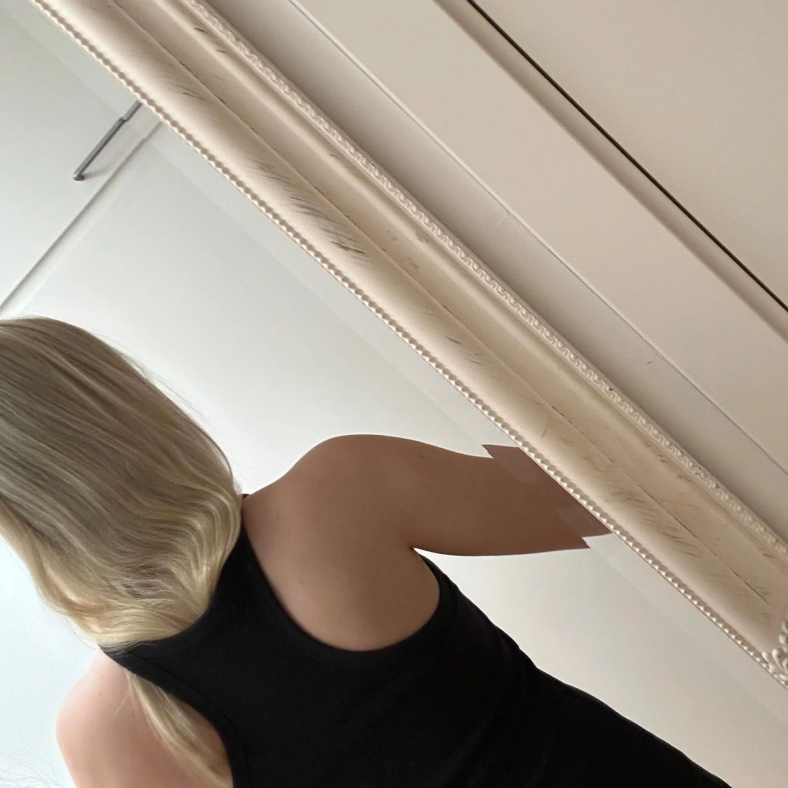 Svart ribbad midiklänning - 2