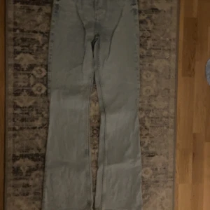 Ljusblåa bootcut jeans - Waist 27 length 32, andvänt 1 gång