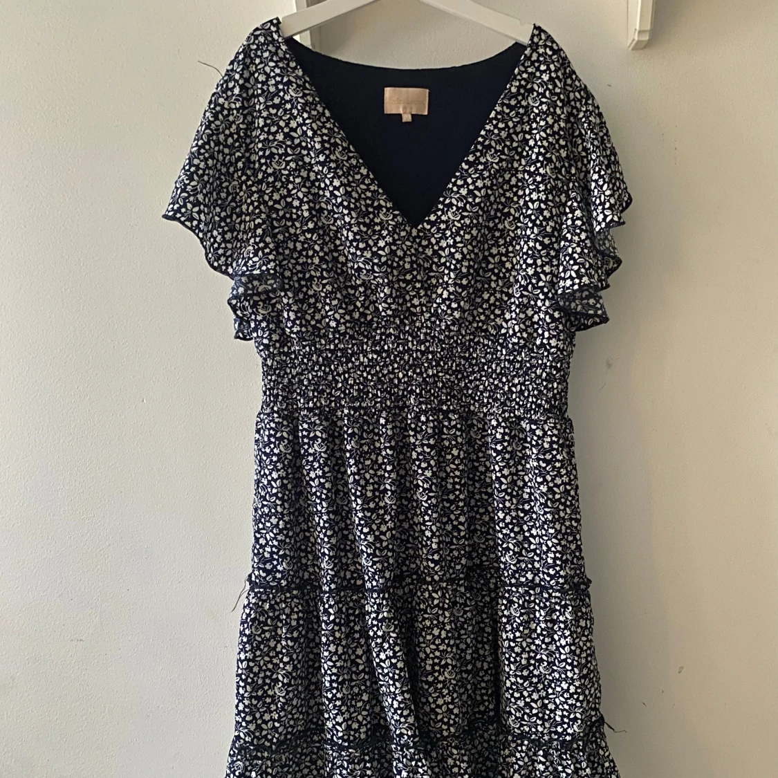 Blommig volangklänning - 1