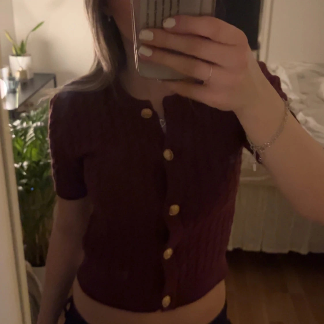 Vinröd kofta med knappar