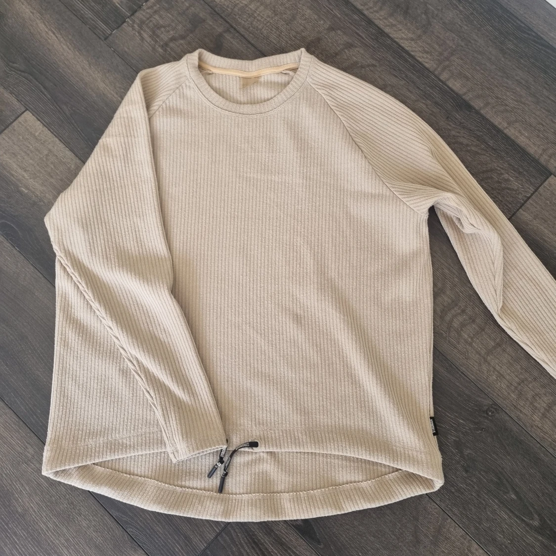 Beige ribbade byxor och tröja från Stronger - 2