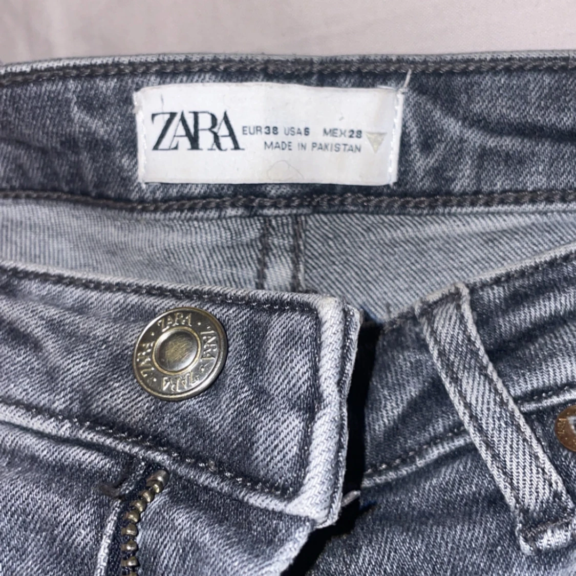 Grå jeansbyxor från Zara - 2