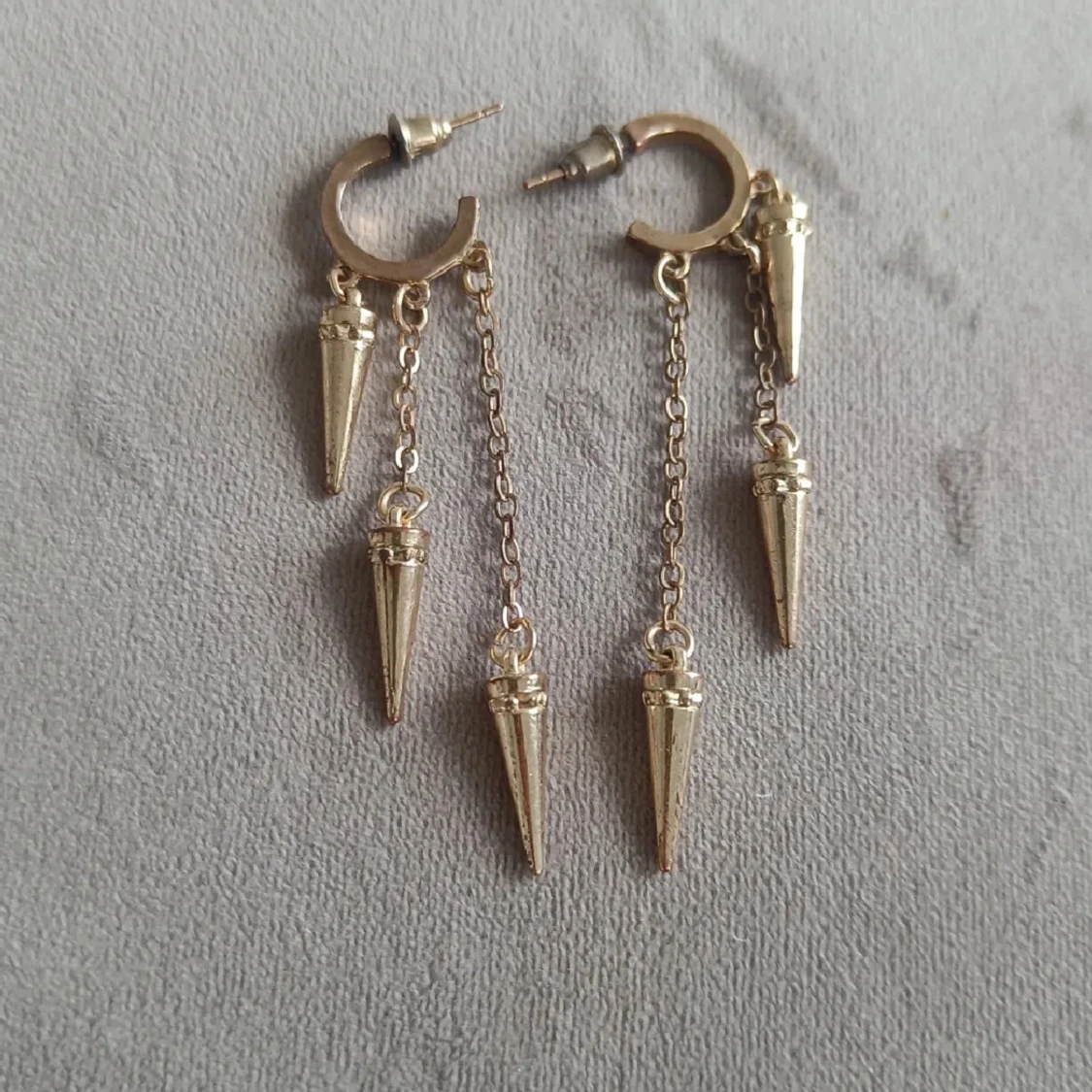 Guldörhängen med nitar - 1