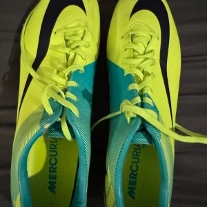 Nike Mercurial vapor IX FG - Top end modell med silverfärgad glasfiberliknande sula inte den billigare varianten.